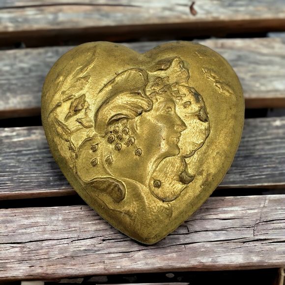 Heart Shaped Button Cover Vintage Art Nouveau Cameo Lady 1990 Click-It Gold Tone - Picture 8 of 8
